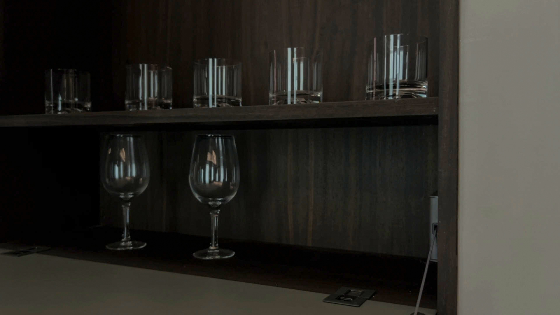 luxury-wine-display-barcelona-cellar