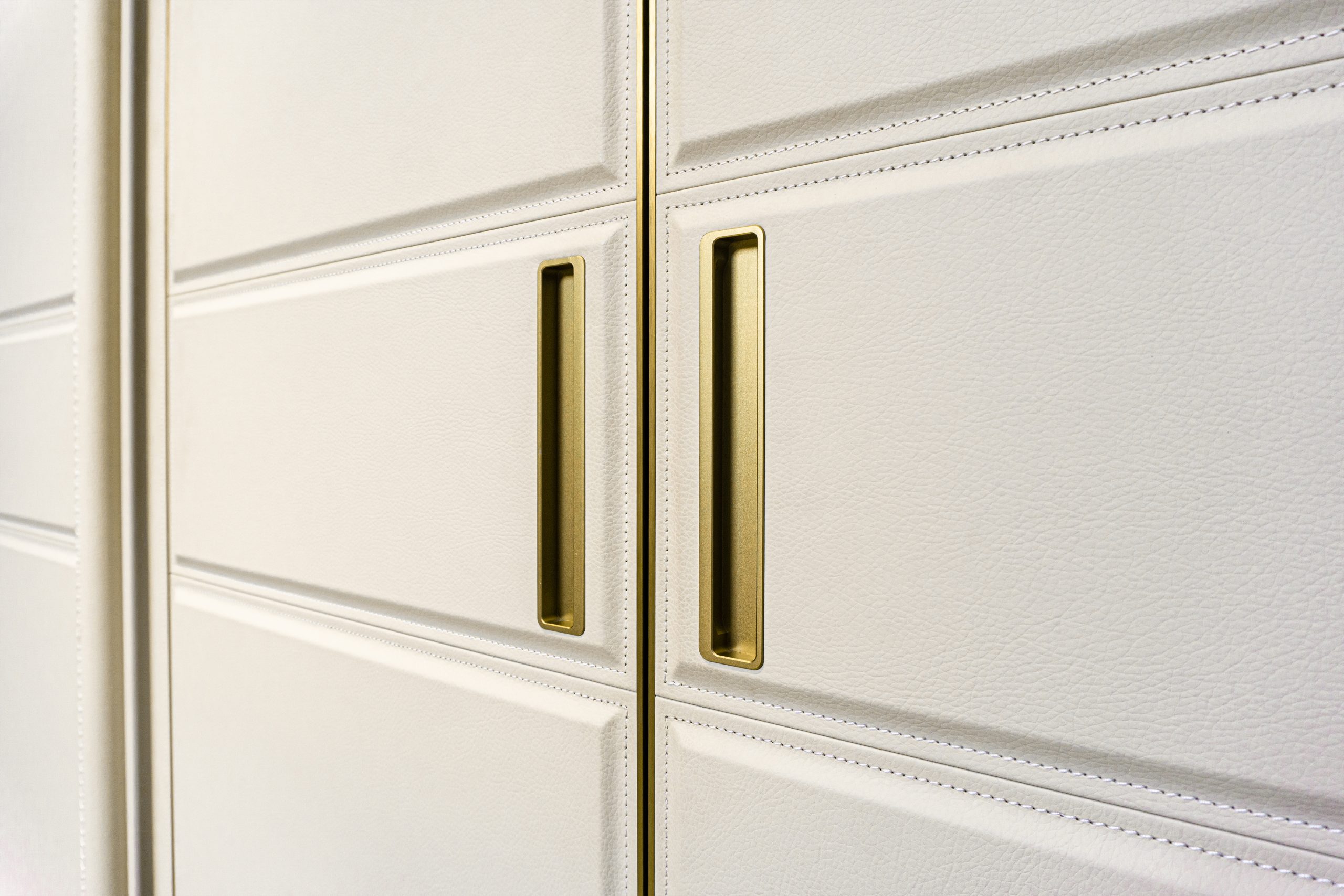 timeless-elegance-walk-in-closet-bentley